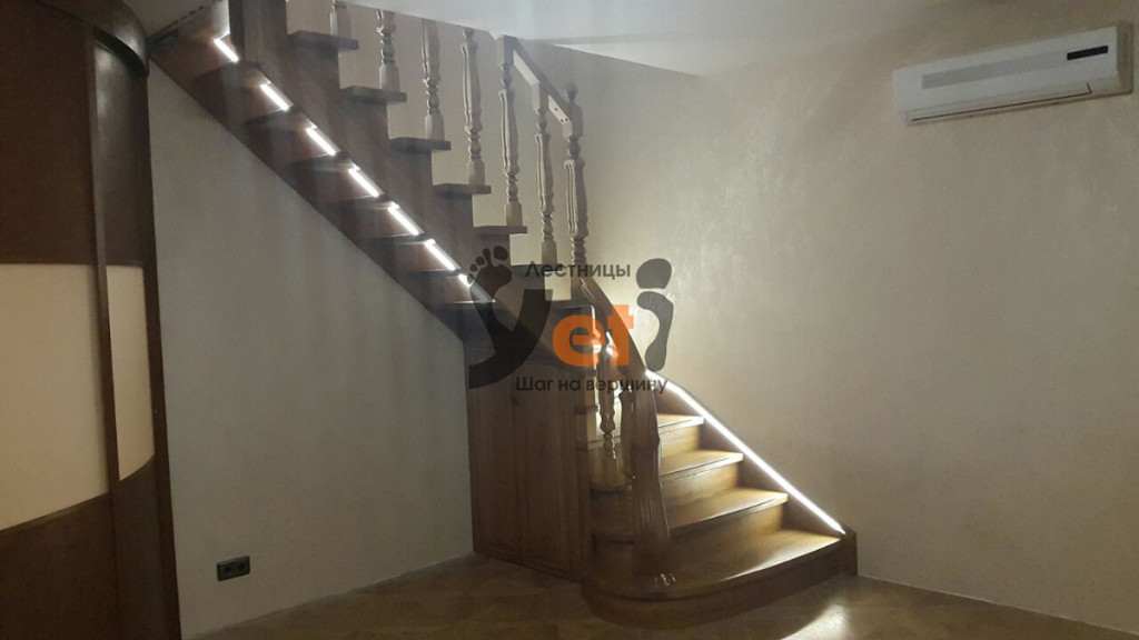 угловая деревянная лестница